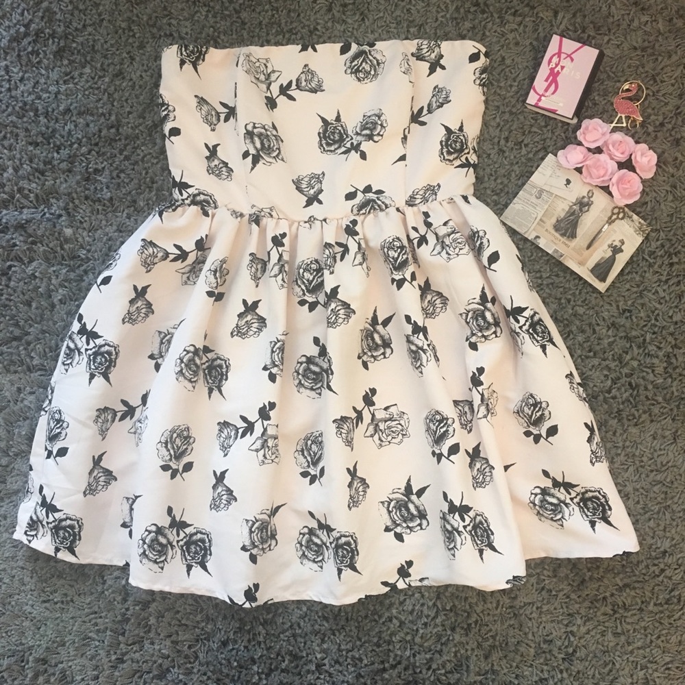 Cute light pink strapless floral dress.